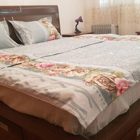 Baston Rent Lejlighed Podgorica Eksteriør billede
