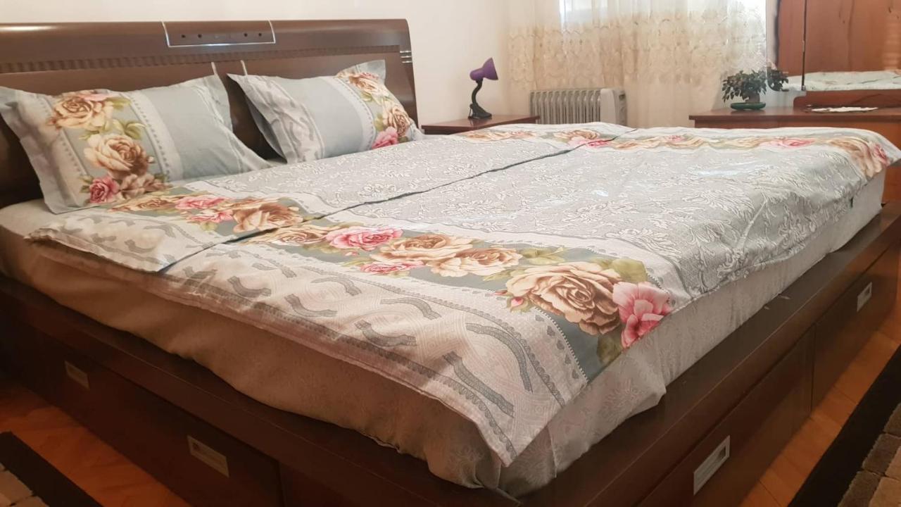Baston Rent Lejlighed Podgorica Eksteriør billede